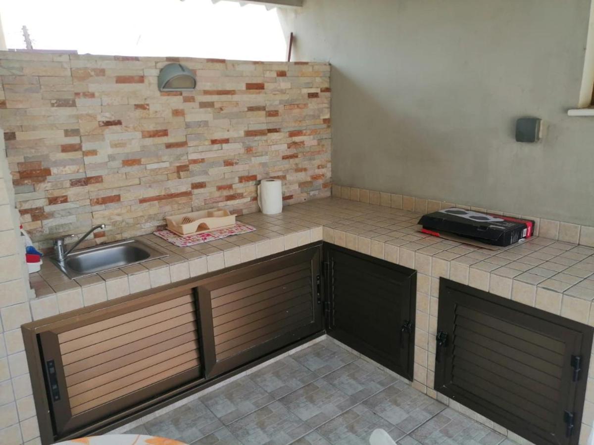 Extremely Comfy Apt With Spacious Private Terrace 10Min Walk To The Beach & In Town Larnaca Esterno foto