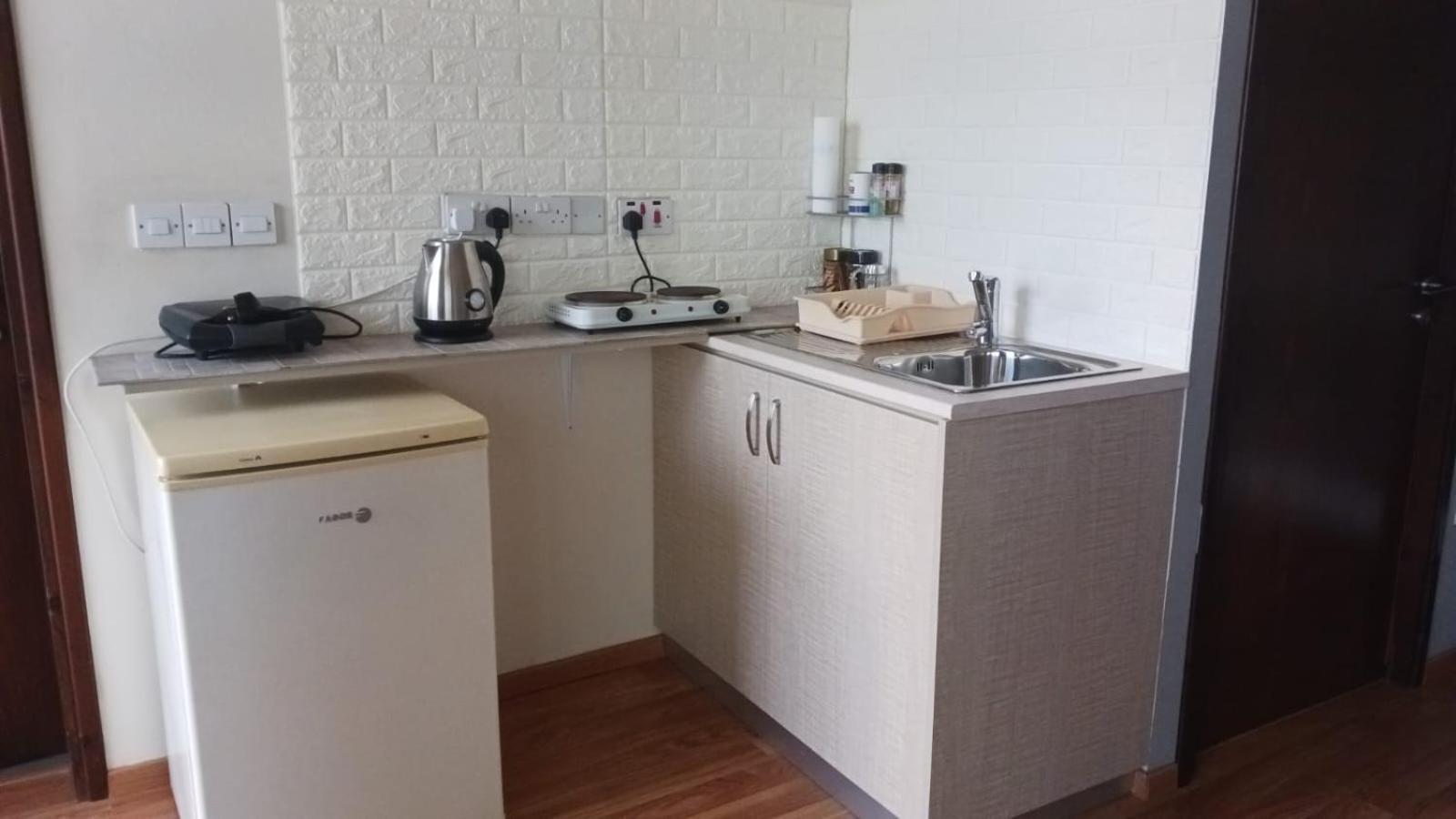 Extremely Comfy Apt With Spacious Private Terrace 10Min Walk To The Beach & In Town Larnaca Esterno foto