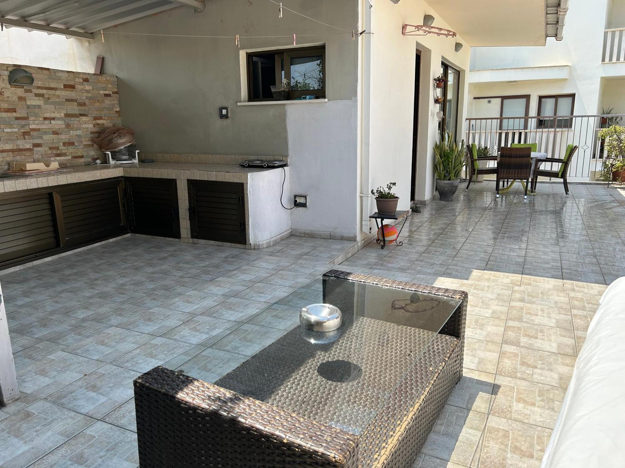Extremely Comfy Apt With Spacious Private Terrace 10Min Walk To The Beach & In Town Larnaca Esterno foto
