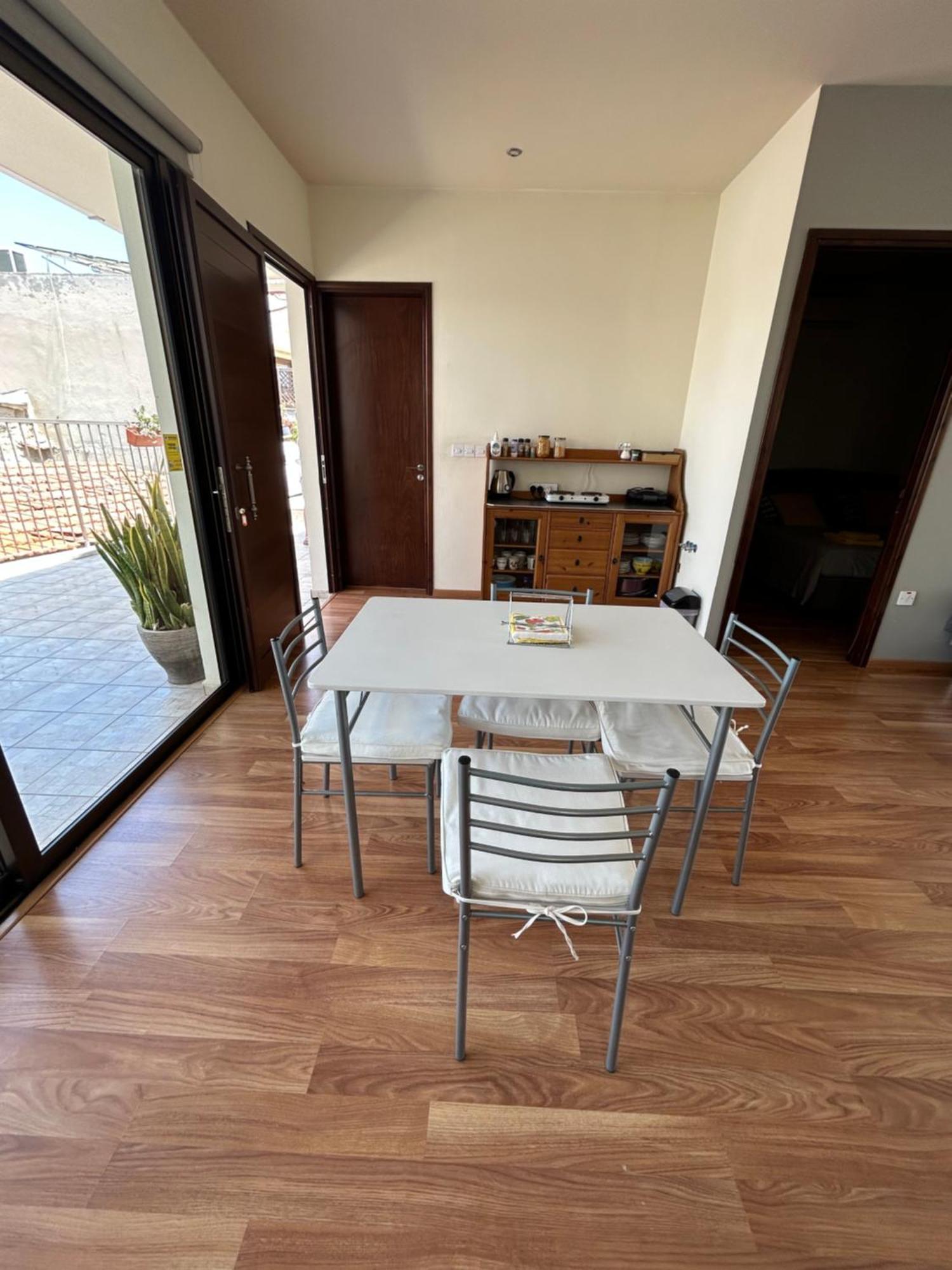 Extremely Comfy Apt With Spacious Private Terrace 10Min Walk To The Beach & In Town Larnaca Esterno foto